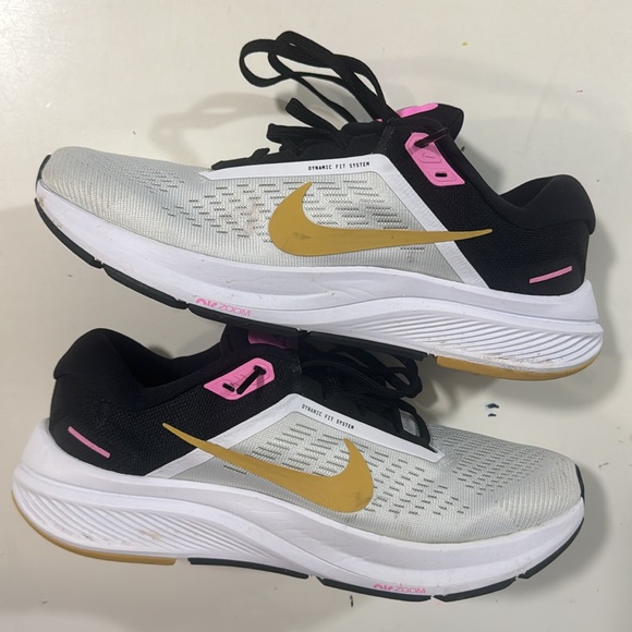 Women’s Nike Running Shoes - Picture 2 of 4